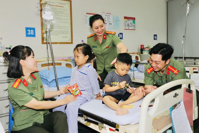 Công an TP Hà Nội lan tỏa yêu thương- Ảnh Công an TP Hà Nội.