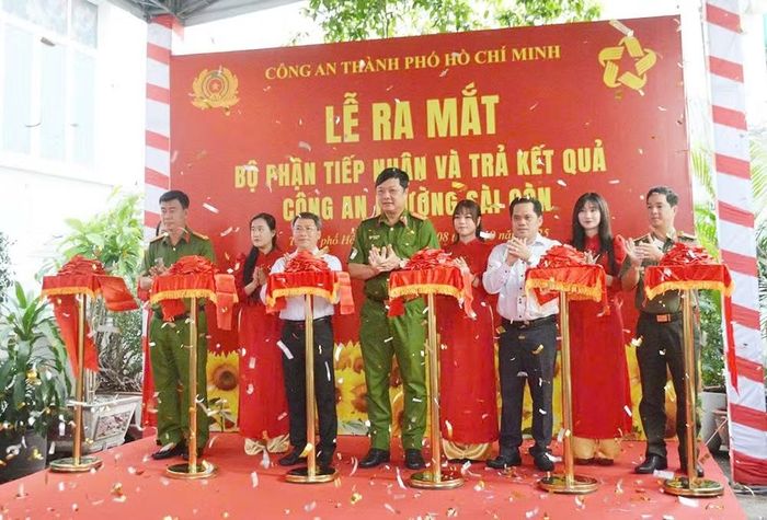 Công an TP Hồ Chí Minh ra mắt “Bộ phận một cửa” tại Công an xã phường.