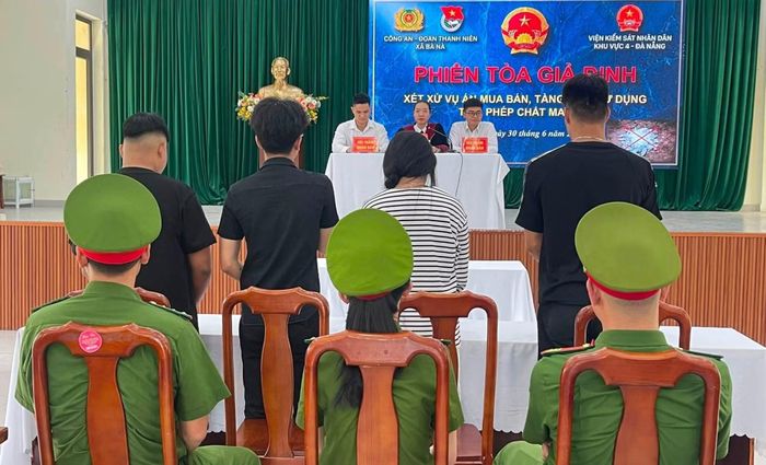 Công an xã Bà Nà phối hợp với các đơn vị liên quan tổ chức Phiên tòa giả định với chủ đề “Thanh thiếu niên xã Bà Nà chung tay xây dựng xã không ma túy”.