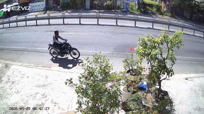 Lê Văn Mạnh thuê xe đi bán tài sản lấy trộm được camera ghi lại