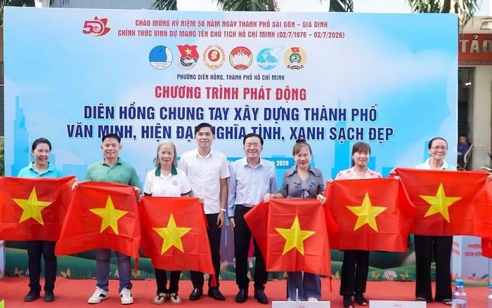 Phường Diên Hồng tổ chức phát động chung tay xây Thành phố văn minh, hiện đại, nghĩa tình, xanh sạch đẹp.