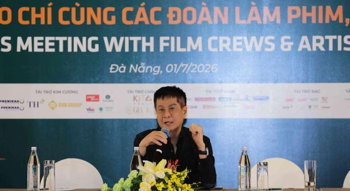 Đạo diễn Lê Hoàng chia sẻ nhiều câu chuyện quanh phim "Gái nhảy".