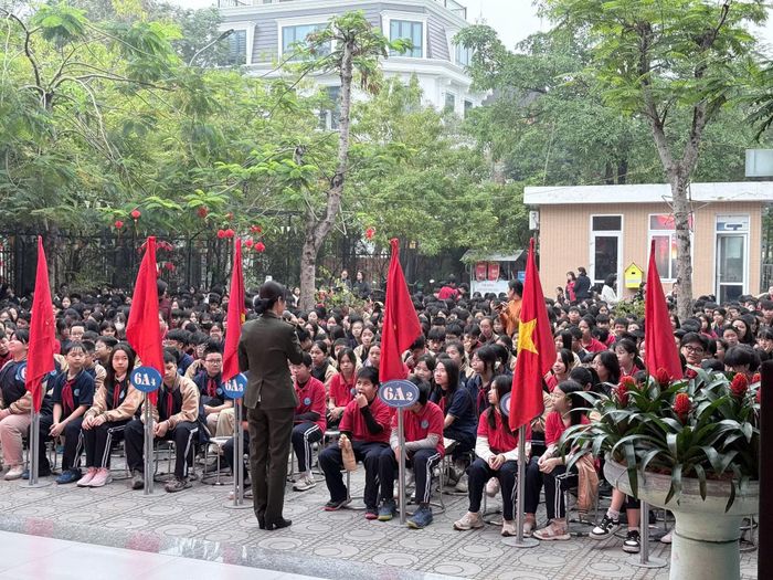 Một số hình ảnh về hoạt động của Tổ An ninh Công an phường Phúc Lợi.