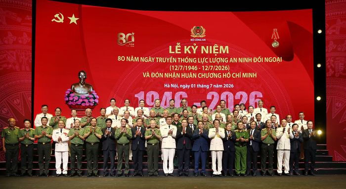 Chủ tịch Quốc hội Trần Thanh Mẫn, nguyên Thủ tướng Chính phủ Phạm Minh Chính, Bộ trưởng Lương Tam Quang và các đại biểu tham dự buổi lễ.
