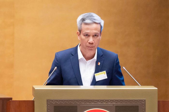 GS.TS Lê Anh Tuấn - Giám đốc Đại học Bách khoa Hà Nội tham luận tại hội nghị.
