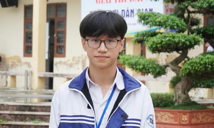 Em Lê Minh Hiếu - Trường Trung học Phổ thông Quỳnh Lưu 1 là thủ khoa toàn tỉnh Nghệ An cũng là thủ khoa khối A năm 2026. ẢNh: HL