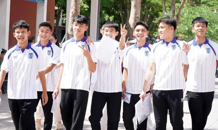 Học sinh ở Nghệ An sau khi kết thúc kỳ thi tốt nghiệp trung học phổ thông 2026. Ảnh: HQ
