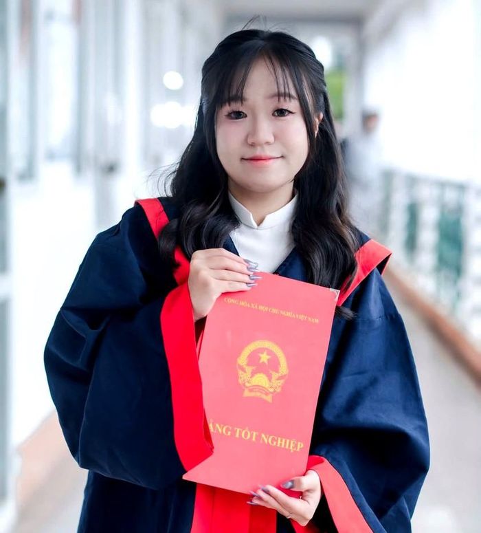 Em Lương Bảo Trâm, Trường THPT chuyên Nguyễn Tất Thành đạt 38,25 điểm (4 môn thi tốt nghiệp THPT năm 2026): Toán 9,75, Ngữ văn 9,25, Lịch sử 10 và Tiếng Anh 9,25; thuộc tốp thứ 2 toàn quốc. Ảnh: Trường THPT chuyên Nguyễn Tất Thành