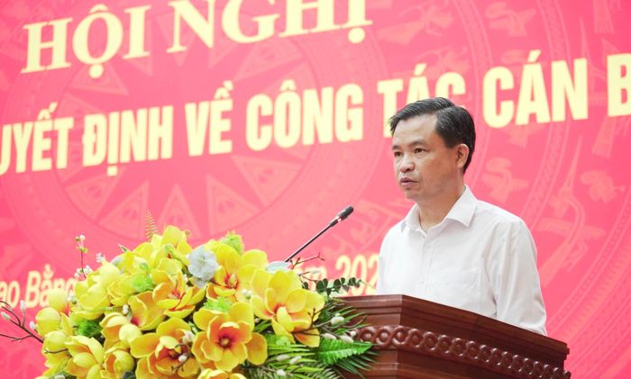 Phó Bí thư Thường trực Tỉnh ủy, Trưởng Đoàn đại biểu Quốc hội tỉnh Bế Thanh Tịnh phát biểu giao nhiệm vụ tại hội nghị.