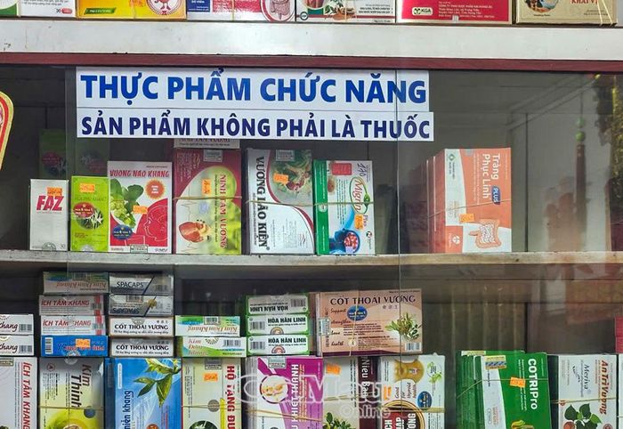 Nhiều đơn vị kinh doanh thực phẩm chức năng trên địa bàn tỉnh niêm yết đầy đủ thông tin của sản phẩm tránh sự hiểu nhầm cho người tiêu dùng.