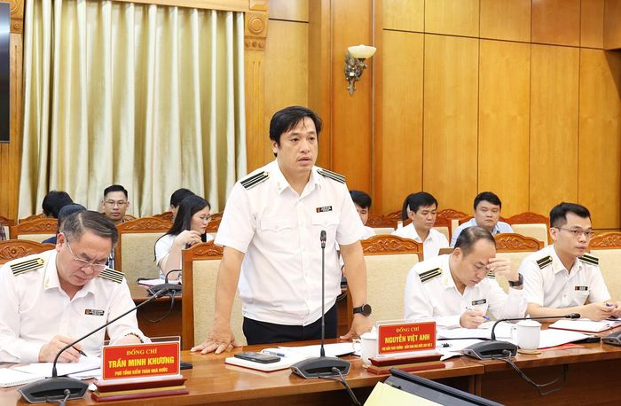 Phó Kiểm toán trưởng KTNN khu vực X Nguyễn Việt Anh - Trưởng Đoàn kiểm toán phát biểu tại hội nghị.