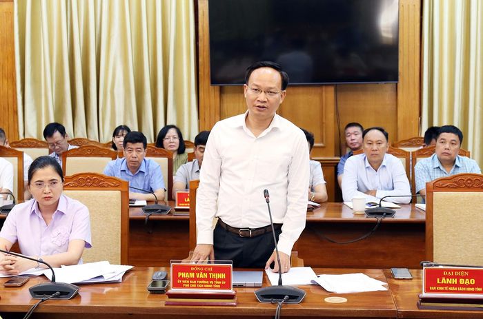 Phó Chủ tịch UBND tỉnh Phạm Văn Thịnh phát biểu tại hội nghị.