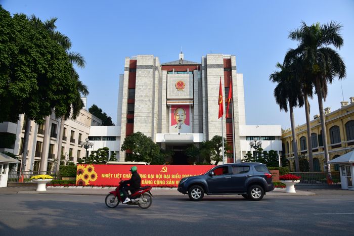 Hà Nội không cấm đồng loạt toàn bộ xe mô tô, xe gắn máy và ô tô sử dụng xăng, dầu trên toàn bộ khu vực Vành đai 1. Ảnh: N.Ly