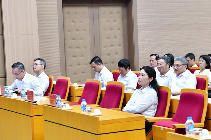 Phó Tổng Kiểm toán nhà nước Hà Thị Mỹ Dung và các đại biểu dự Hội nghị tại điểm cầu Trụ sở KTNN. Ảnh: M. Thúy