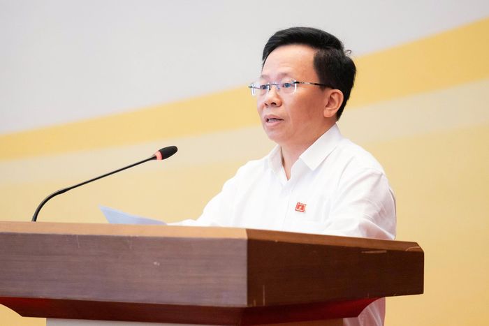 Ủy viên là đại biểu Quốc hội hoạt động chuyên trách tại Ủy ban Kinh tế và Tài chính Lê Minh Nam tham luận tại Hội thảo. Ảnh: VPQH