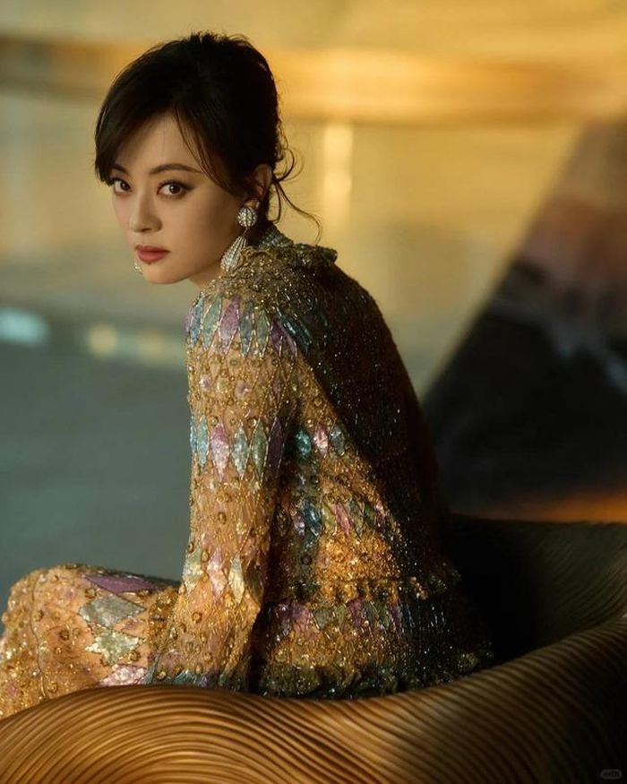 Tôn Lệ bị cho rằng tỏ thái độ với đàn em tại lễ trao giải. Ảnh: Weibo