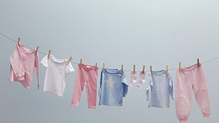 Sau khi giặt đồ xong, hãy phơi đồ ở những nơi thoáng mát. Ảnh minh họa