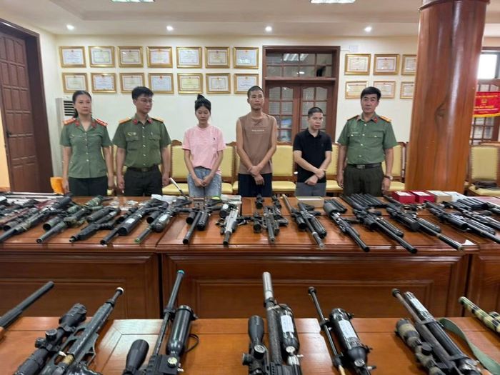 Ba đối tượng bị Công an tỉnh Quảng Trị khởi tố về tội chế tạo, mua bán vũ khí trái phép. Ảnh: CA. 