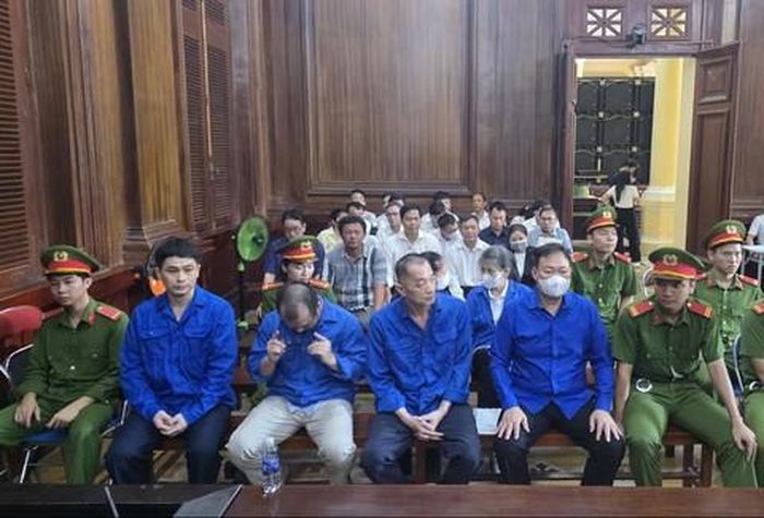 các bị cáo trong vụ án tại tòa