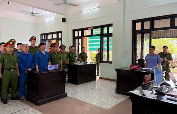 Phiên tòa xét xử các bị cáo.