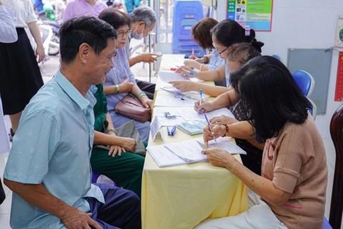 Người dân TPHCM đuộc khám sức khỏe miễn phí