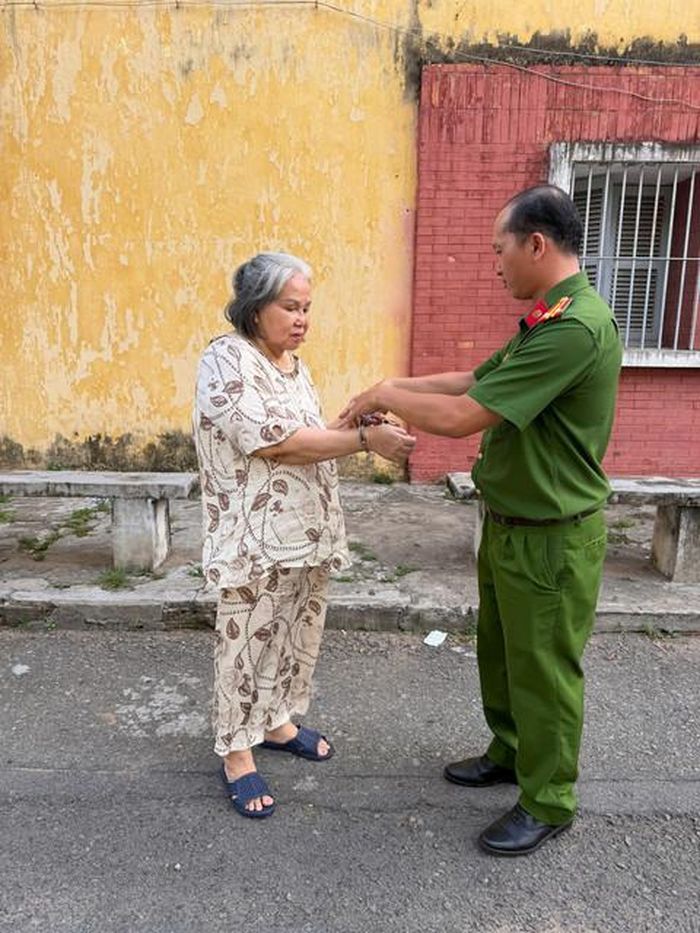 Bị can Trần Thị Mỹ Hiền bị bắt tạm giam để phục vụ điều tra sau thời gian chữa bệnh bắt buộc