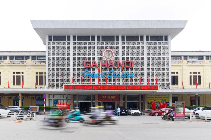 Khánh thành năm 1902, ga Hà Nội là nhà ga trung tâm của Thủ đô và đầu mối quan trọng trên tuyến đường sắt Bắc - Nam. (Ảnh: Minh Đức)