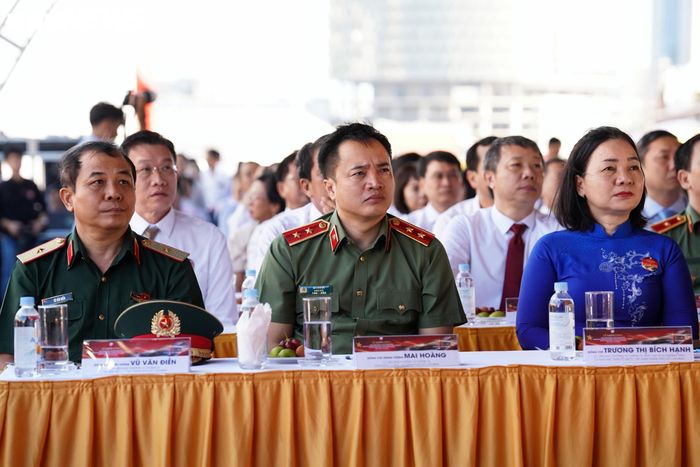 Các đại biểu dự lễ khởi công.
