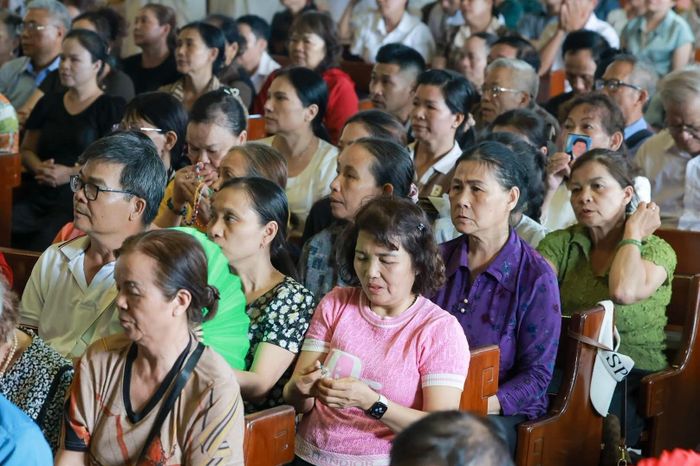 Giáo dân tham dự Thánh lễ.