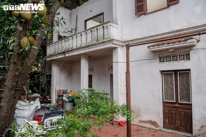 Đến ngày 1/7/2026, dự án cống hóa mương và xây dựng tuyến đường từ nút rẽ ra phố Núi Trúc đến phố Sơn Tây đã phê duyệt toàn bộ 201 phương án bồi thường. Trong đó, 200 trường hợp đã hoàn tất việc bàn giao mặt bằng, chỉ còn một trường hợp chưa thực hiện do người đại diện thừa kế đang sinh sống ở nước ngoài.