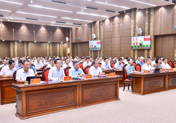 Ủy viên Bộ Chính trị, Bí thư Thành ủy, Trưởng đoàn đại biểu Quốc hội thành phố Hà Nội Trần Đức Thắng cùng các đồng chí lãnh đạo thành phố tham dự hội nghị tại điểm cầu Thành ủy Hà Nội. Ảnh: Viết Thành