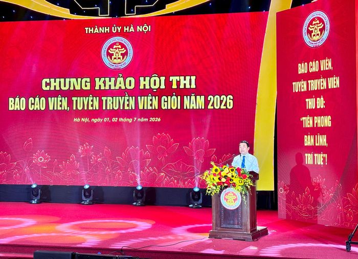 Phó Trưởng ban Tuyên giáo và Dân vận Thành ủy Hà Nội Đào Xuân Dũng phát biểu khai mạc vòng chung khảo hội thi. Ảnh: PN