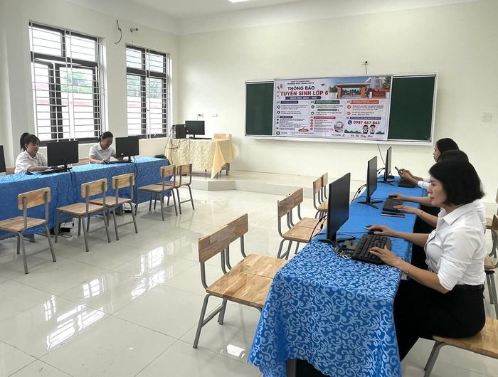 Trường Trung học cơ sở Thanh Lâm B bố trí phòng tuyển sinh tại tầng 1. Ảnh: Lê Nguyễn