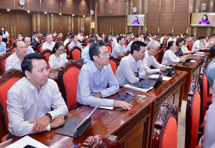 Các đại biểu tham dự hội nghị tại điểm cầu Thành ủy Hà Nội. Ảnh: Viết Thành