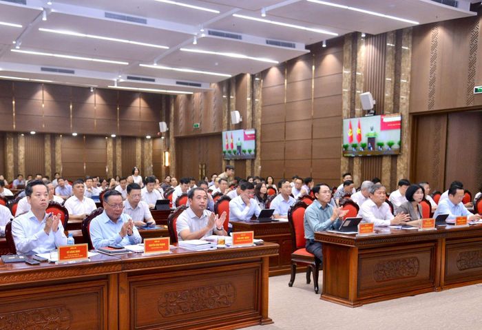 Ủy viên Bộ Chính trị, Bí thư Thành ủy Hà Nội Trần Đức Thắng và các đồng chí lãnh đạo thành phố Hà Nội dự hội nghị tại điểm cầu Thành ủy Hà Nội. Ảnh: Viết Thành