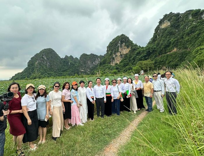 Trải nghiệm du lịch Mường Cốc với cảnh sắc hữu tình. Ảnh: Hoàng Quyên