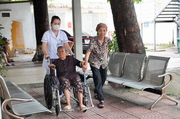 Công tác đón tiếp người dân đến khám được thực hiện chu đáo. Ảnh: Nga Nguyễn