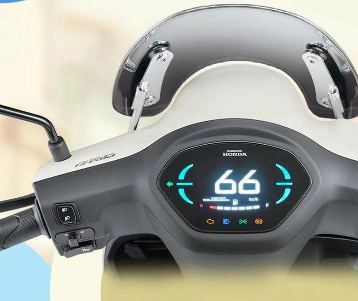 Sundiro Honda NS125A còn có thùng đựng đồ phía sa