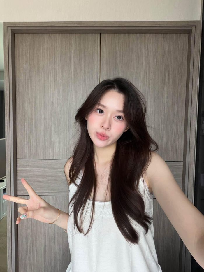Loạt hình nhanh chóng thu hút sự quan tâm của người hâm mộ bởi đây là một trong những lần hiếm hoi cô cập nhật hình ảnh kể từ khi công khai đang mang em bé thứ hai.