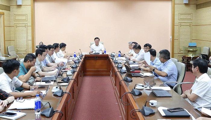Quang cảnh cuộc họp Ban soạn thảo.