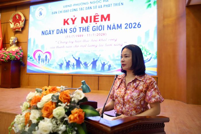 Bà Vũ Thị Thanh Thúy đề nghị phường Ngọc Hà tiếp tục đẩy mạnh truyền thông về dân số và phát triển, nâng cao nhận thức của thanh niên về sức khỏe sinh sản, sức khỏe tiền hôn nhân.