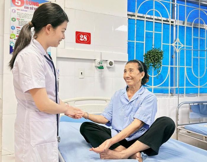 Việc đổi mới phong cách và thái độ phục vụ đang mang lại nhiều giá trị thiết thực cho người bệnh.