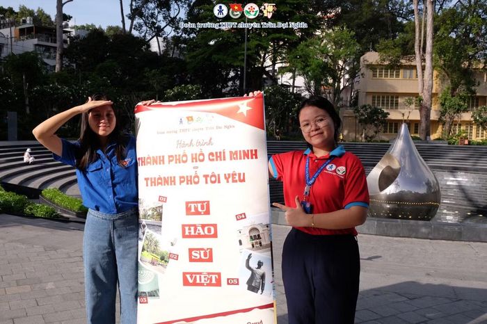  Công viên số 1 Lý Thái Tổ - nơi tưởng niệm những người đã mất vì đại dịch COVID-19, tri ân tinh thần đoàn kết, kiên cường vượt qua đại dịch của quân dân thành phố. 