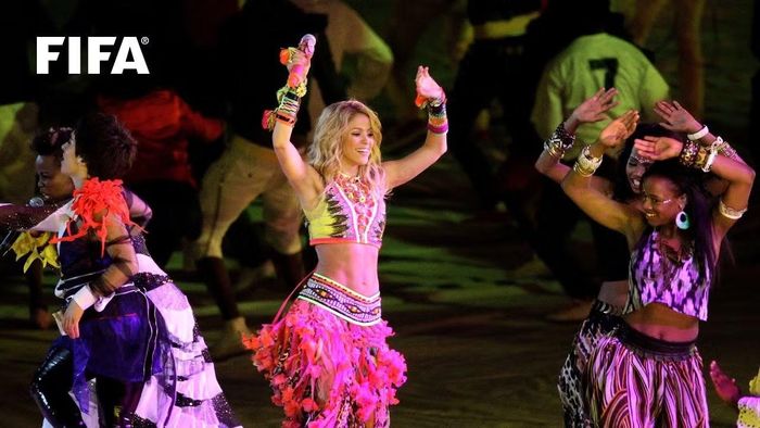 Màn trình diễn đầu tiên của Waka Waka tại lễ khai mạc FIFA World Cup 2010.