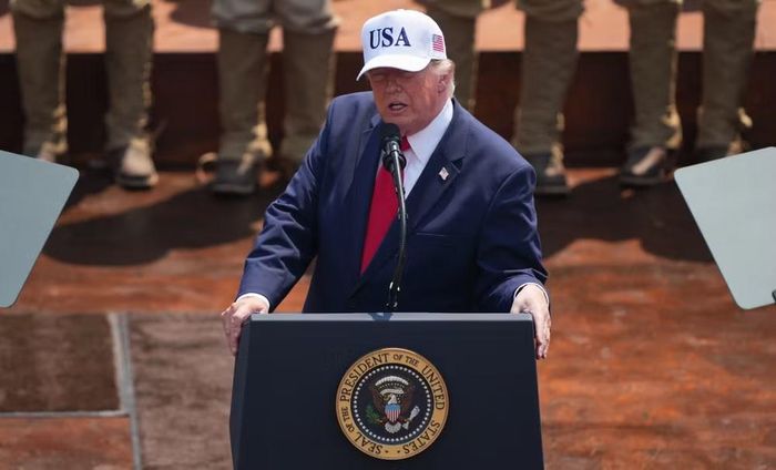 Ông Trump cũng khẳng định mình đã có một sự nghiệp kinh doanh thành công từ trước khi trở lại Nhà Trắng. Theo ông, bản kê khai tài chính đã phản ánh rõ lượng tiền mặt cũng như nhiều nguồn thu nhập khác mà ông đang sở hữu.
