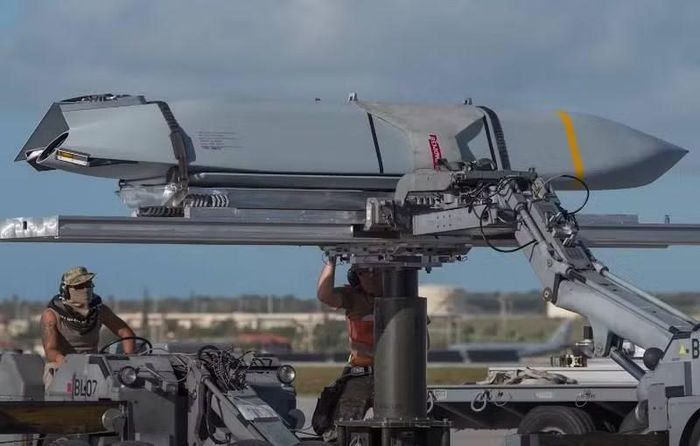Một thông báo chính thức của PACAF ngày 29/6/2026 cho biết việc phóng tên lửa LRASM từ máy bay ném bom B-2 Spirit "xác nhận khả năng nâng cao để đạt được các mục tiêu chiến lược trong môi trường có nguy cơ đe dọa".
