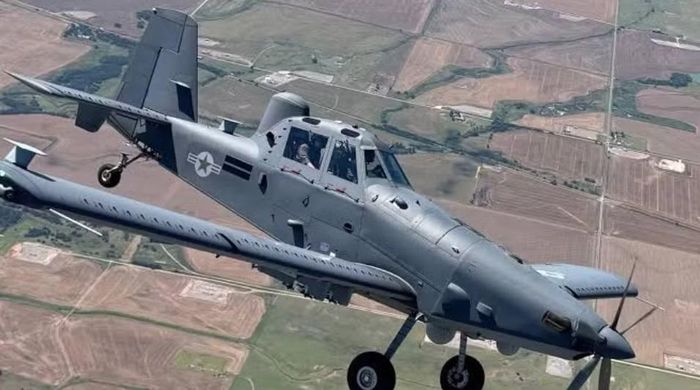 Trên phiên bản OA-1K Block 1, cần ga được thiết kế lớn hơn so với biến thể trước, vô tình che khuất một phần cần điều khiển van thùng nhiên liệu, làm tăng nguy cơ thao tác nhầm.