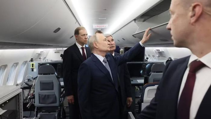 Ông Putin tiếp tục nhấn mạnh tầm quan trọng của việc cải thiện khả năng tiếp cận giao thông đường không cho người dân, bao gồm việc tăng nguồn cung máy bay hiện đại sản xuất trong nước.