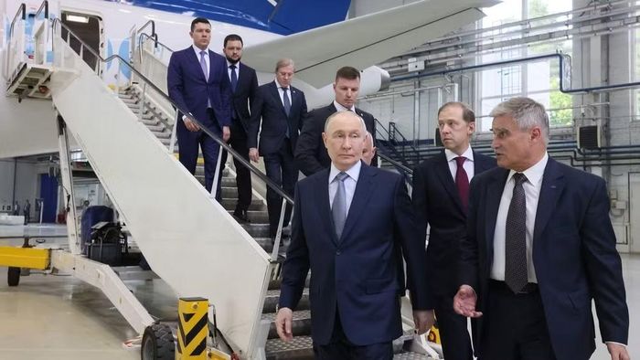 Ông Putin lưu ý thêm, Nga nằm trong số 4 quốc gia hàng đầu có khả năng sản xuất toàn bộ chu trình sản xuất động cơ máy bay, "Đây là điều rất tốt", Tổng thống Nga nhấn mạnh.