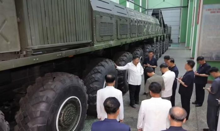 Đầu tháng 6, ông Kim tuyên bố sẽ tiếp tục nâng cao năng lực phòng vệ, cho rằng quá trình hiện đại hóa quân đội của Mỹ và Hàn Quốc đang đẩy khu vực tới nguy cơ chiến tranh hạt nhân.